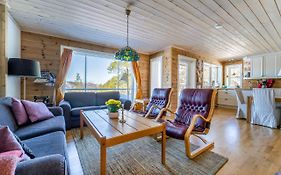 Three-Bedroom Holiday Cottage